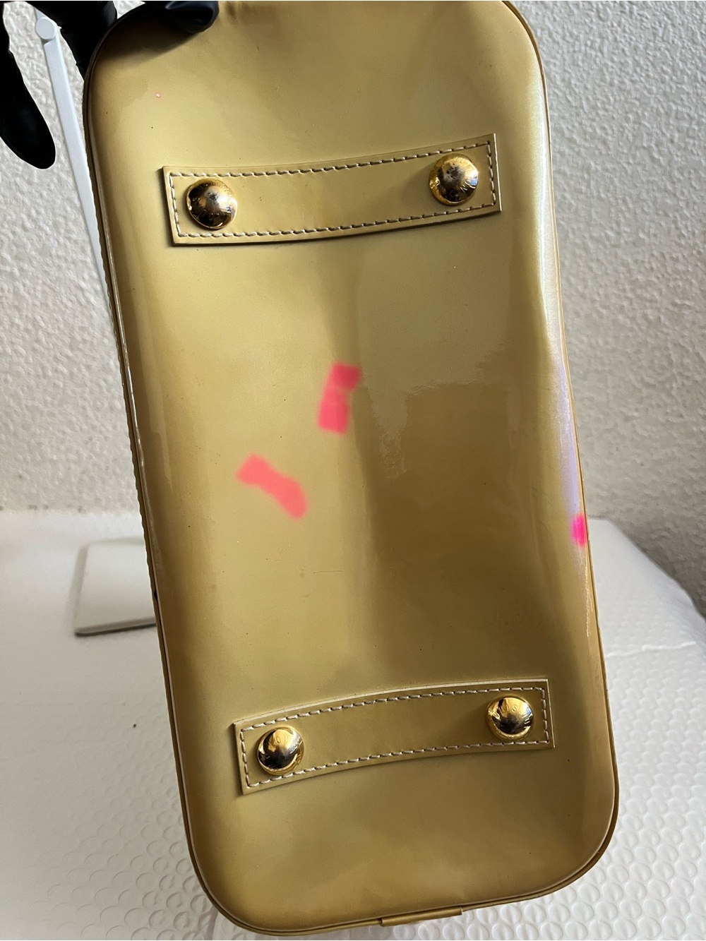 Louis vuitton Alma Vernis bag - Picture 6 of 15